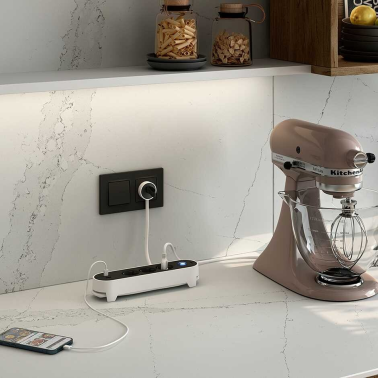 BM716501 BASE 5T + 2 USB C/CABLE 1,4m C/INTER DE PIE + CLAVIJA CON ASA SIMON BRICO